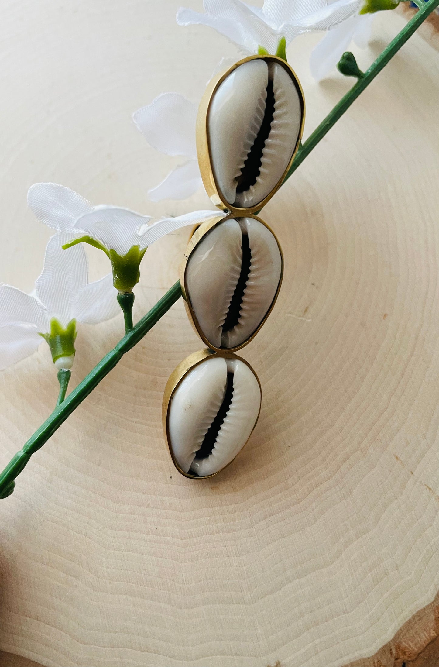 Vertical Tri Cowrie Ring