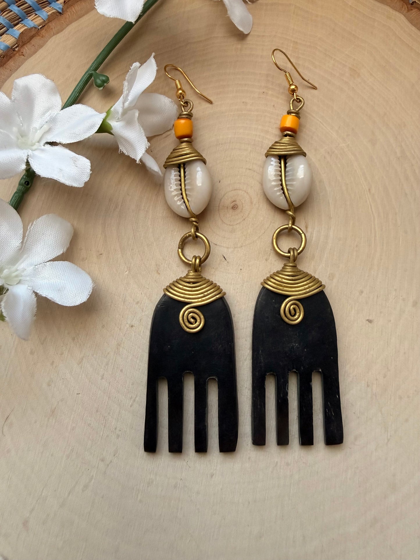 Cowrie Duafe Brass earrings