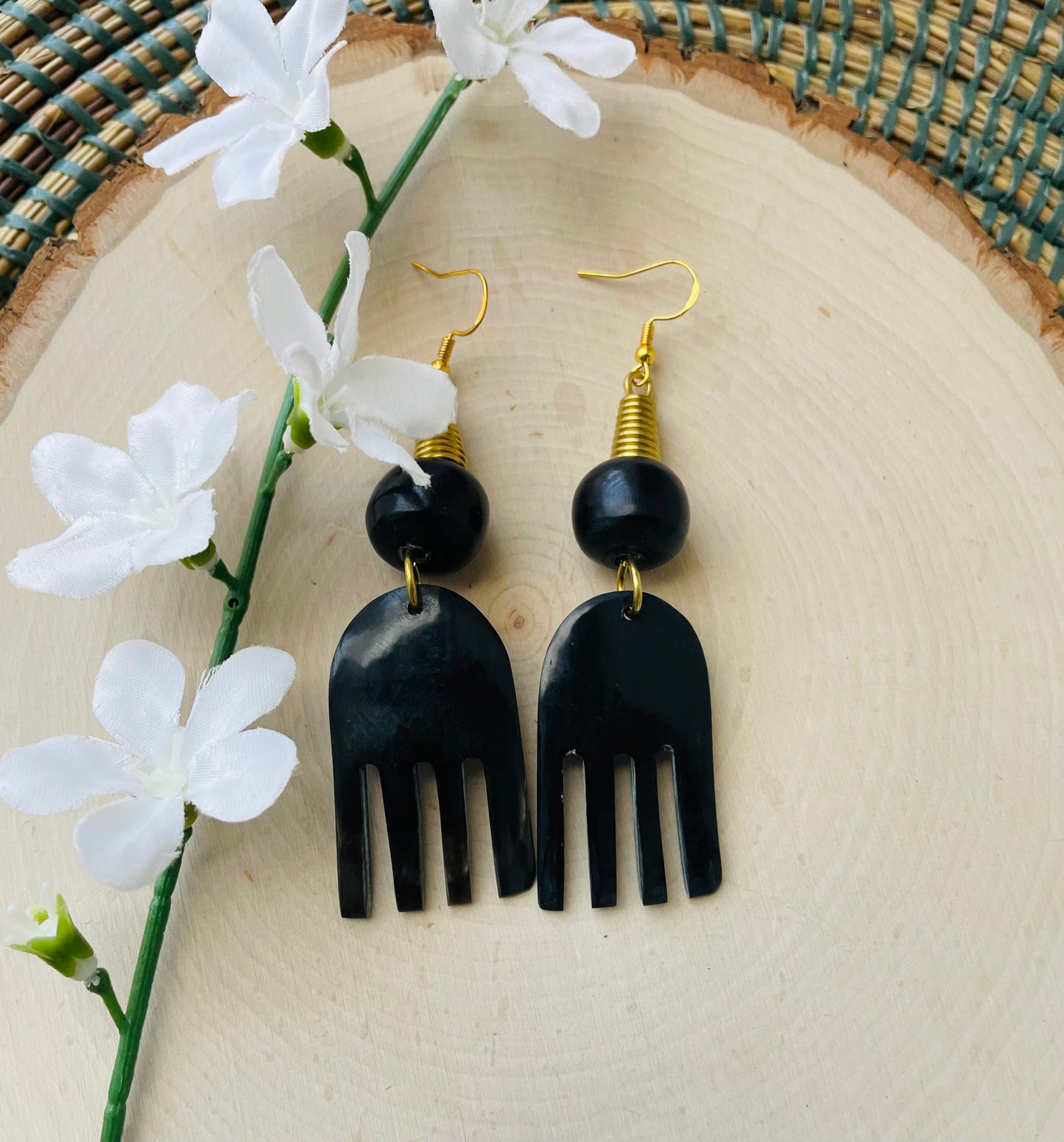 Amari Noir Earrings