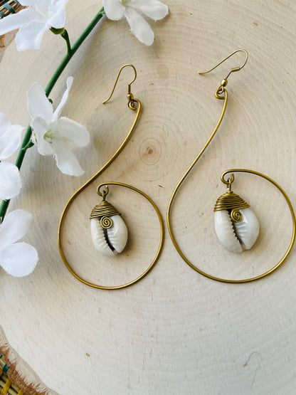 Kano Brass Cowrie Earrings -imperfect