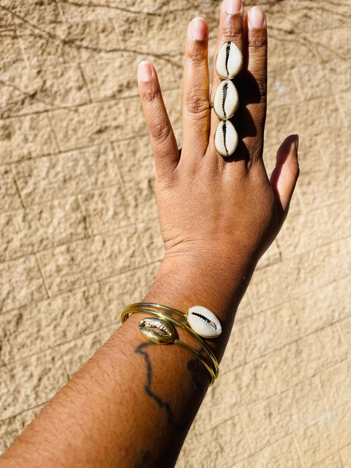 Vertical Tri Cowrie Ring
