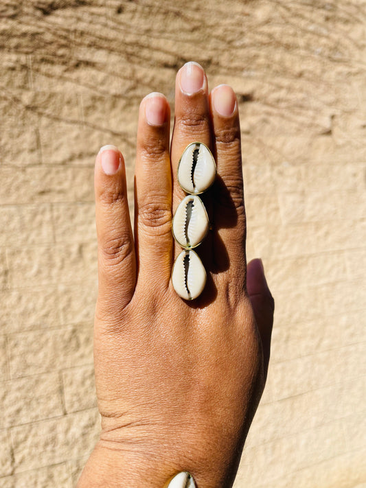 Vertical Tri Cowrie Ring