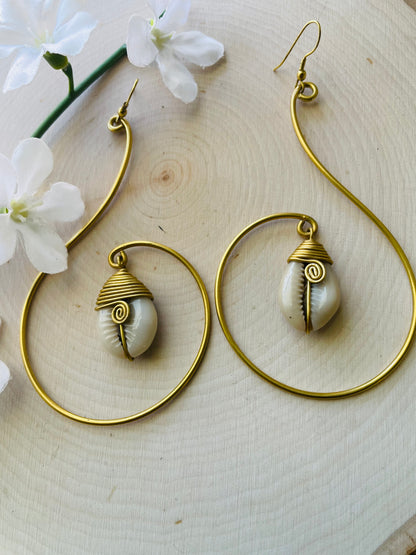 Kano Brass Cowrie Earrings -imperfect