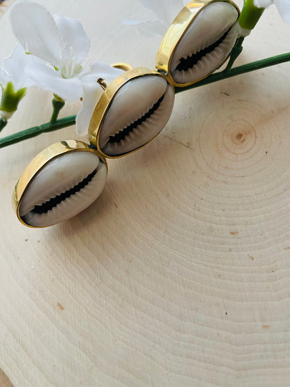 Vertical Tri Cowrie Ring